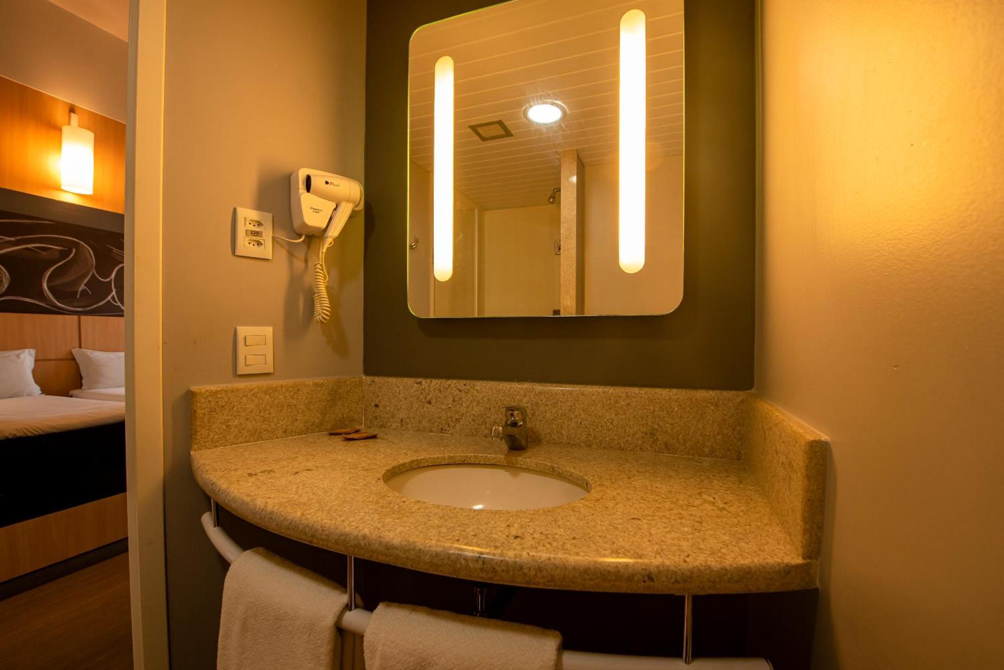 Ibis Guaratingueta Aparecida - Circuito Da Fe Hotell Eksteriør bilde